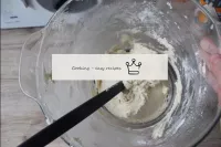 Nous mélangeons rapidement la pâte. Tu n'as pas be...