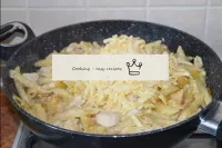 Ajouter le fromage dans la casserole, bien mélange...