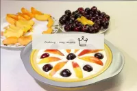 Dekorieren Sie die Spitze des Kuchens mit Früchten...