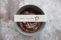 Ora devi preparare la mousse al cioccolato. Una ci...