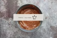 Prendere la massa di cioccolato e inserire 3 cucch...