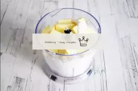 Dans un bol de mélangeur, mettre le beurre froid, ...