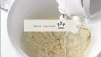 Ajouter progressivement la farine et la poudre à p...