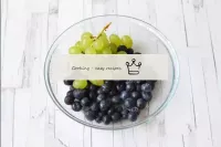 Recheio. Vamos precisar de 100g de uvas para o rec...