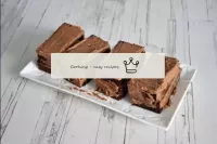 Plantez la crème de gâteau de tous les côtés. ...