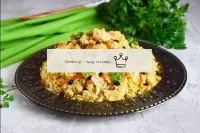 Before serving, stir the pilaf, place on a dish an...