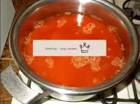 Then we pour the diluted tomato into a saucepan, a...