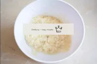 Enjuague bien el arroz varias veces en agua fría. ...