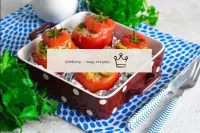 Espolvorear los tomates listos con verde picado y ...