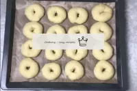 Place the doughnuts on a baking sheet lined with b...