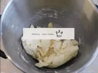 Knead the dough. It is not necessary to interfere ...