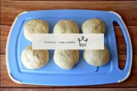 Lightly remember the dough by greasing your hands ...