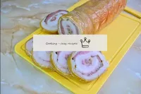 The roll is ready! Cut it into circles, place it o...
