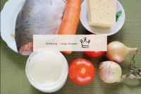 为了制作食谱"；烤箱里的油菜"；以以下产品为例：鱼、洋葱、胡萝卜、西红柿、硬质熔融奶...