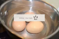 Entretanto, cozinhe os ovos...