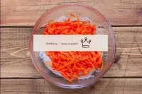 Add Korean carrots to a bowl of noodles. Also drai...