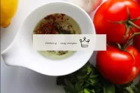 Préparez une vinaigrette pour la salade. Dans un p...