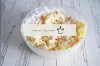 Encha a salada com maionese e misture-a. Antes de ...