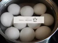 To do this, my chicken eggs with soap and water to...