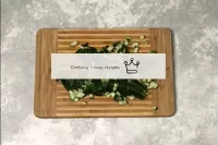 La préparation de la salade consiste à couper tous...