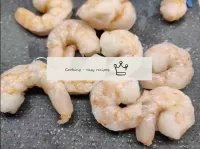 Boil the shrimp. How to boil shrimp? Tip them into...