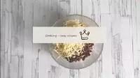 Nell'insalata, collegate pollo, funghi, fagioli, f...