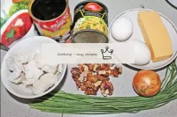 Ingredientes. Pre-cocine filetes de pollo y huevos...