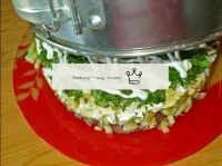 We remove the detachable sides from the salad and ...