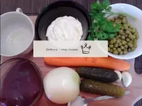 Salata hazırlanması, karaciğerle oburluk için aşağ...