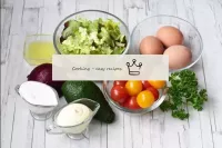 How to make a delicious salad with avocado and egg...