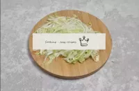 Rinse the cabbage with cold water, cut the upper l...