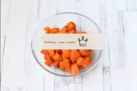 Faire bouillir les carottes à l'avance jusqu'à ce ...