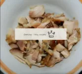 How to make a salad with smoked chicken and cracke...