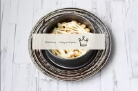 Place a cooking ring with a diameter of 14-16 cm o...