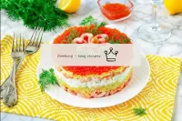 Salada com camarão e caviar vermelho...
