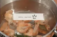 We transfer the shrimp into a pan of very cold wat...