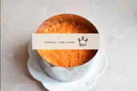 Frottez également des carottes bouillies sur une g...