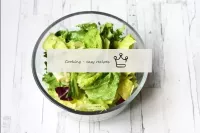 Le mélange de feuilles de salade peut prendre un m...