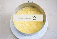 Put the last layer of cheese, grated on a medium o...