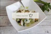 Coloque todos os alimentos na salada, adicione as ...