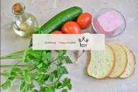 How to make a salad with crackers, cucumbers and s...