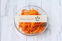 Remove the Korean carrots from the marinade and dr...