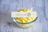 Drain the juice from the canned pineapples. Cut th...