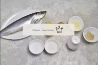 如何在芥末酱中制作鲱鱼？准备产品。鲱鱼采取小轴，结实和油腻。你可以自己购买或腌制。...