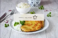Serve schnitzels with any side dish, fresh vegetab...