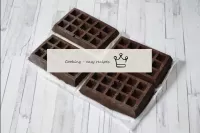 Chocolate en casa hecho de cacao en polvo listo. S...