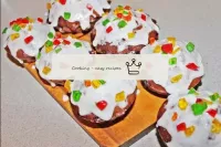 The top can be decorated with colored sprinkles fo...