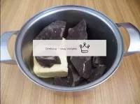 準備食材。將黃油巧克力折疊成合適的容量。...