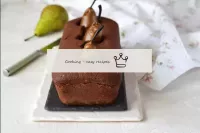 Den fertigen Cupcake abkühlen, ohne ihn aus der Fo...