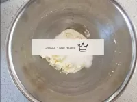 Ahora prepara la masa de queso. Coloque el queso c...